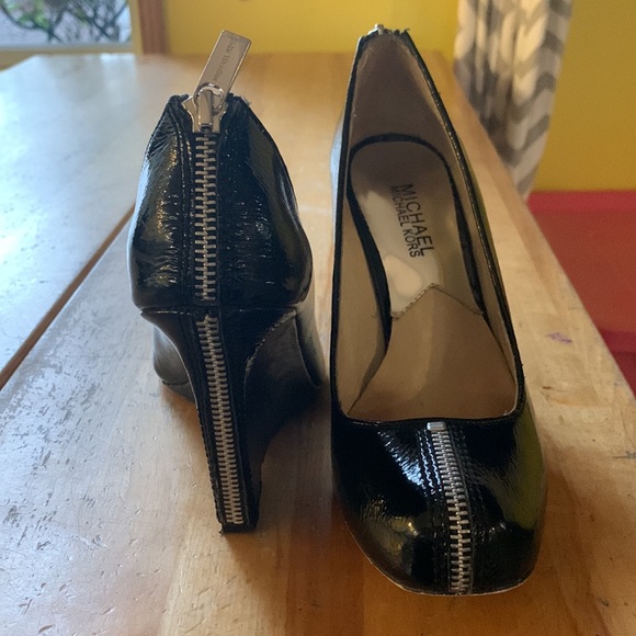 Michael Kors wedge shoes 6 1/2 worn a few times excellent condition - Picture 3 of 3